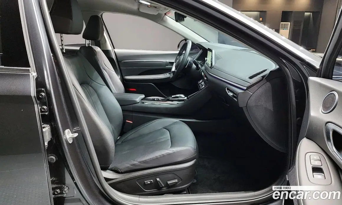 Hyundai Sonata 2023 1.6 автомат (гидро), фото 16