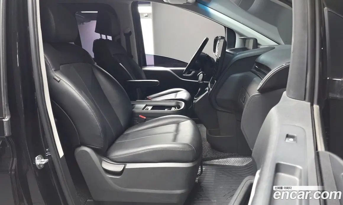 Hyundai Staria 2022 3.5 автомат (гидро), фото 11