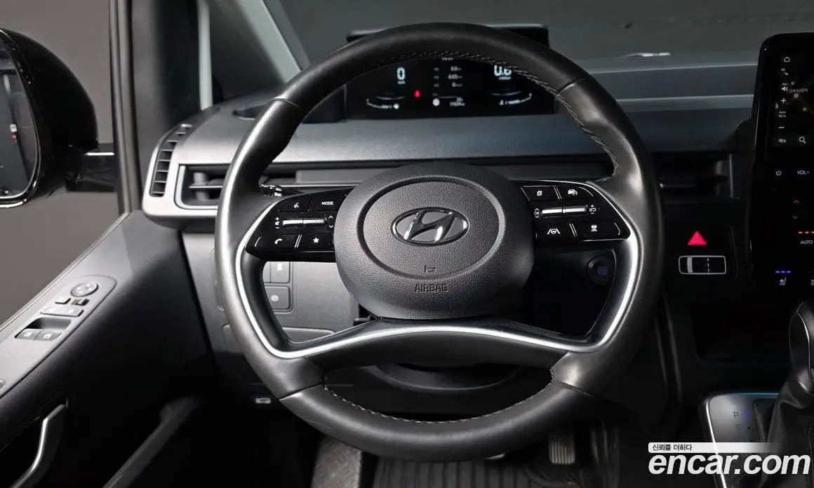 Hyundai Staria 2022 3.5 автомат (гидро), фото 13