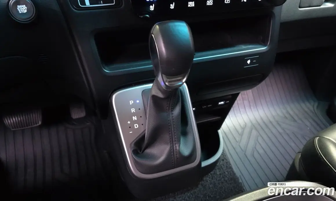 Hyundai Staria 2022 3.5 автомат (гидро), фото 9