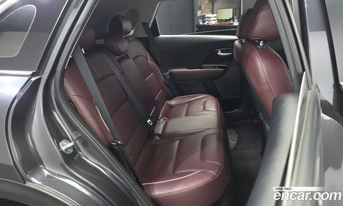 Kia Niro 2019 1.6 автомат (гидро), фото 18