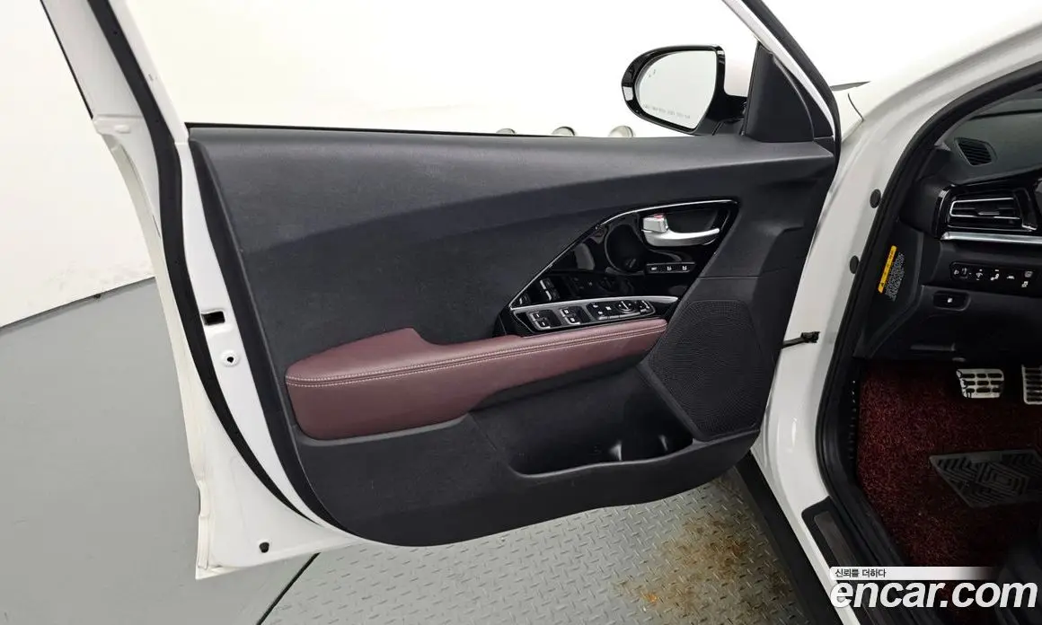 Kia Niro 2021 1.6 автомат (гидро), фото 14