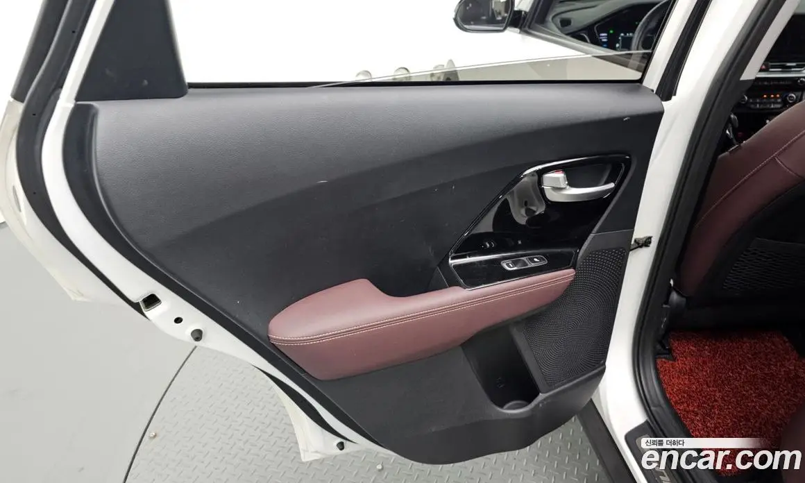 Kia Niro 2021 1.6 автомат (гидро), фото 15