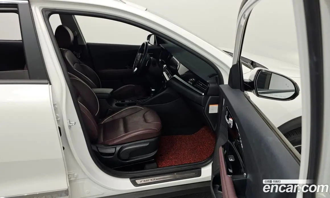 Kia Niro 2021 1.6 автомат (гидро), фото 16