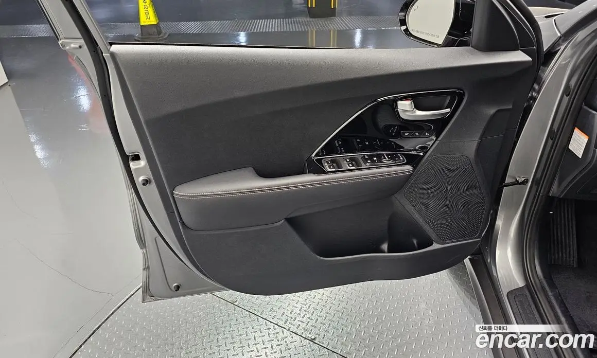 Kia Niro 2021 0.2 автомат (гидро), фото 13