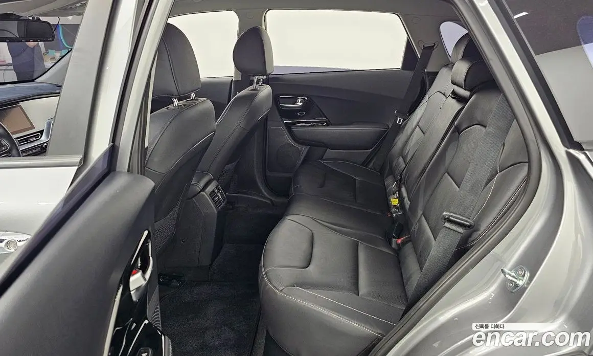 Kia Niro 2021 0.2 автомат (гидро), фото 17