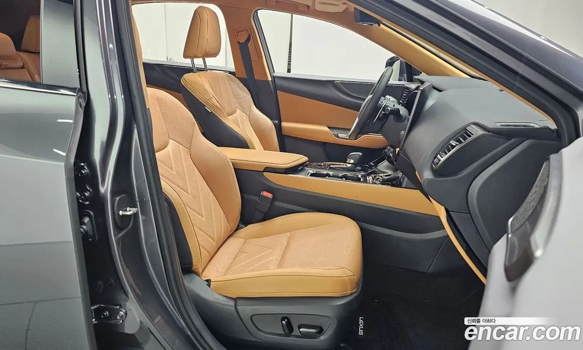 Lexus NX 2025 2.5 автомат (гидро), фото 16
