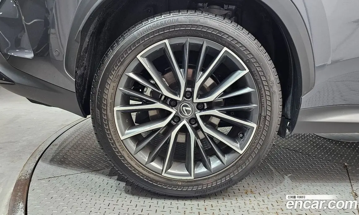 Lexus NX 2025 2.5 автомат (гидро), фото 5