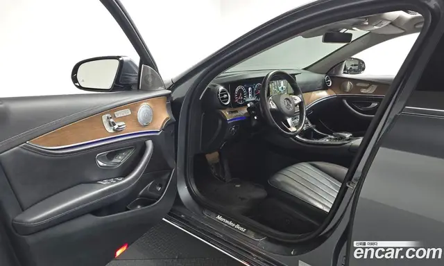Mercedes-Benz E-Class 2018 2.0 автомат (гидро), миниатюра 12