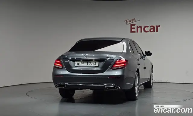 Mercedes-Benz E-Class 2018 2.0 автомат (гидро), миниатюра 3