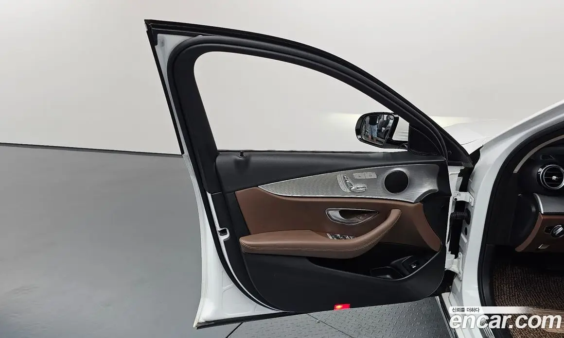 Mercedes-Benz E-Class 2018 2.0 автомат (гидро), фото 12 Mercedes-Benz E-Class 2018 2.0 автомат (гидро), фото 12