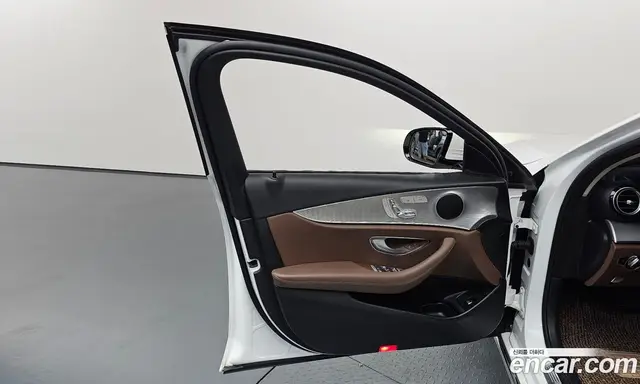Mercedes-Benz E-Class 2018 2.0 автомат (гидро), миниатюра 12