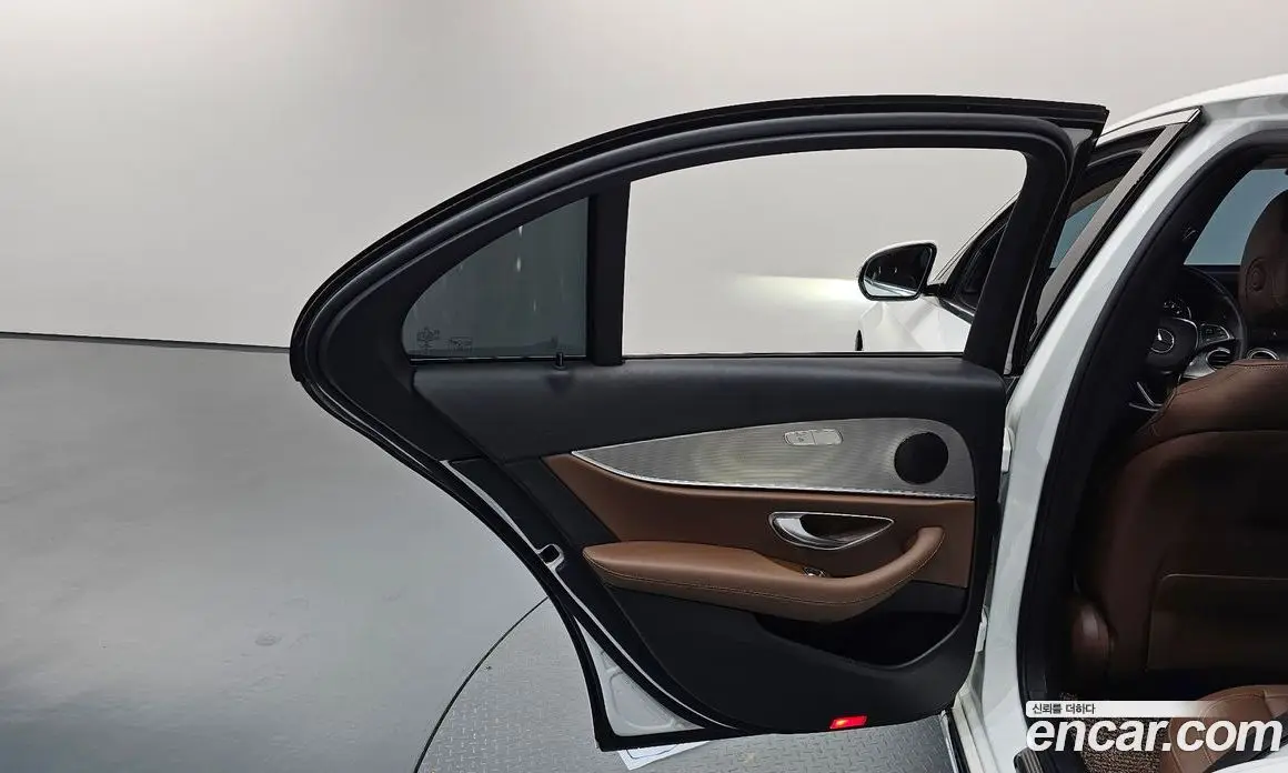 Mercedes-Benz E-Class 2018 2.0 автомат (гидро), фото 14 Mercedes-Benz E-Class 2018 2.0 автомат (гидро), фото 14