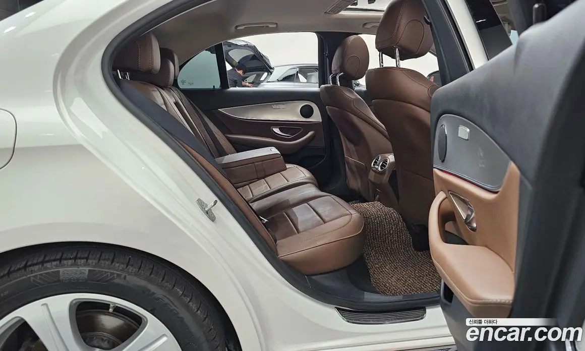 Mercedes-Benz E-Class 2018 2.0 автомат (гидро), фото 16 Mercedes-Benz E-Class 2018 2.0 автомат (гидро), фото 16