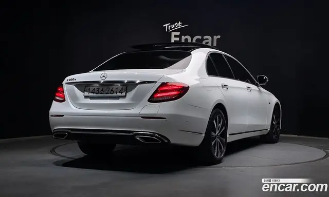 Mercedes-Benz E-Class 2019 2.0 автомат (гидро), миниатюра 2