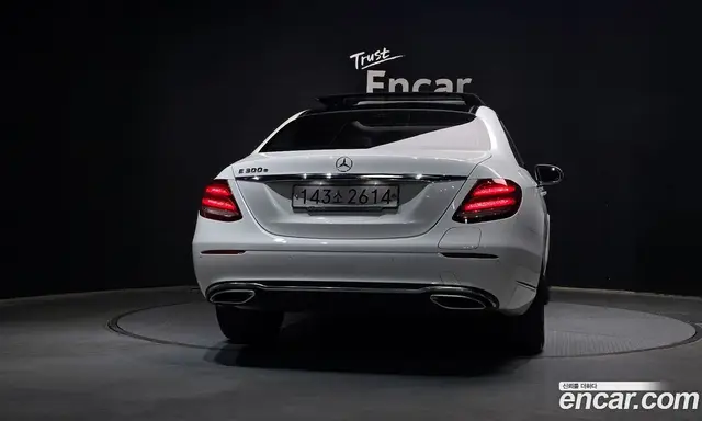 Mercedes-Benz E-Class 2019 2.0 автомат (гидро), миниатюра 4