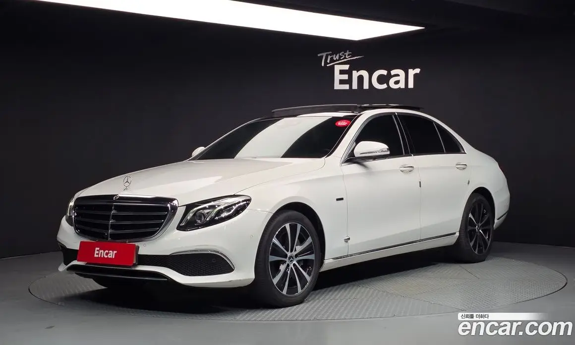 Mercedes-Benz E-Class 2019 2.0 автомат (гидро), фото 1 Mercedes-Benz E-Class 2019 2.0 автомат (гидро), фото 1