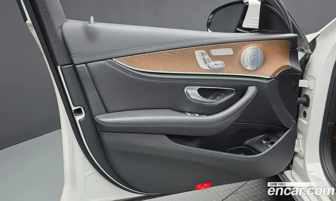 Mercedes-Benz E-Class 2019 2.0 автомат (гидро), фото 14 Mercedes-Benz E-Class 2019 2.0 автомат (гидро), фото 14