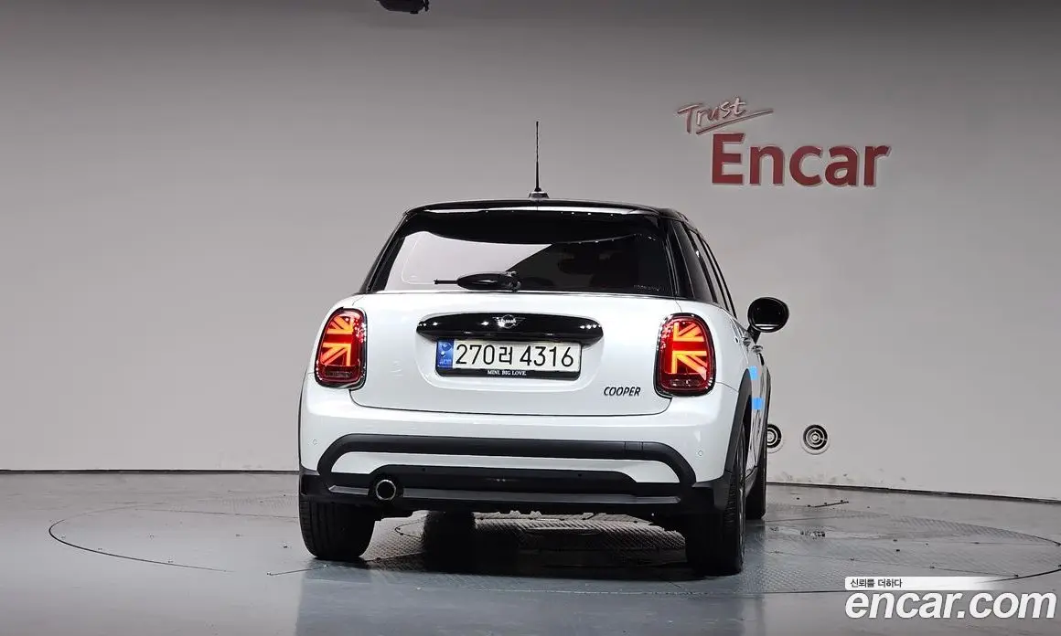 Mini Cooper 2024 1.5 автомат (гидро), фото 3 Mini Cooper 2024 1.5 автомат (гидро), фото 3