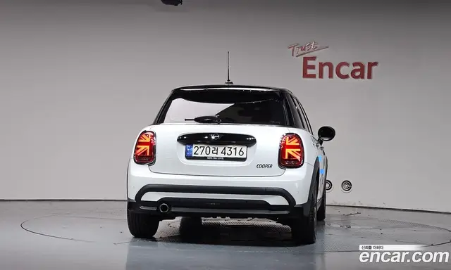 Mini Cooper 2024 1.5 автомат (гидро), миниатюра 3 Mini Cooper 2024 1.5 автомат (гидро), миниатюра 3