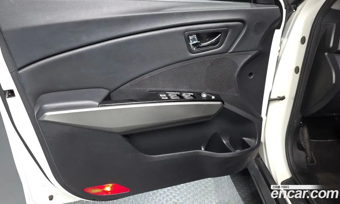 SsangYong TIBOLI 2015 1.6 автомат (гидро), фото 14 SsangYong TIBOLI 2015 1.6 автомат (гидро), фото 14
