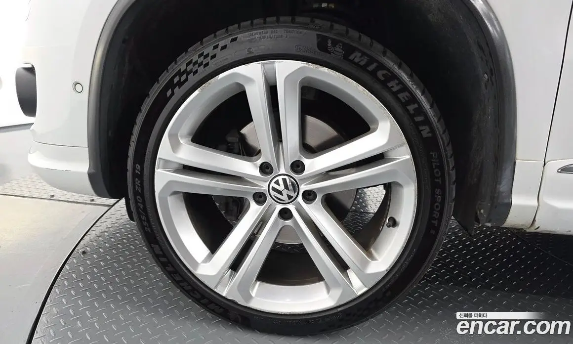 Volkswagen Tiguan 2014 2.0 автомат (гидро), фото 5
