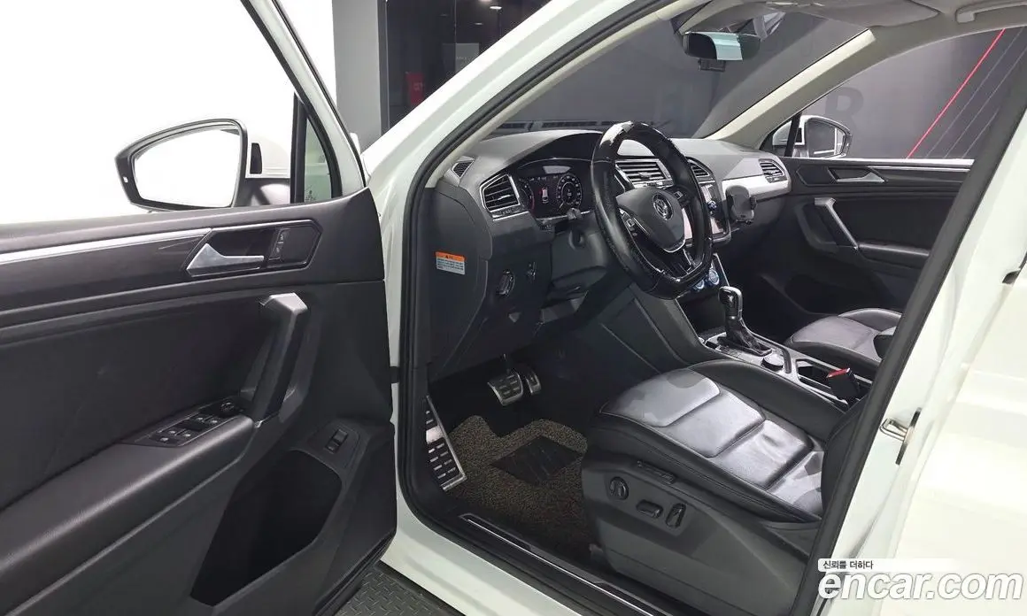 Volkswagen Tiguan 2018 2.0 автомат (гидро), фото 13