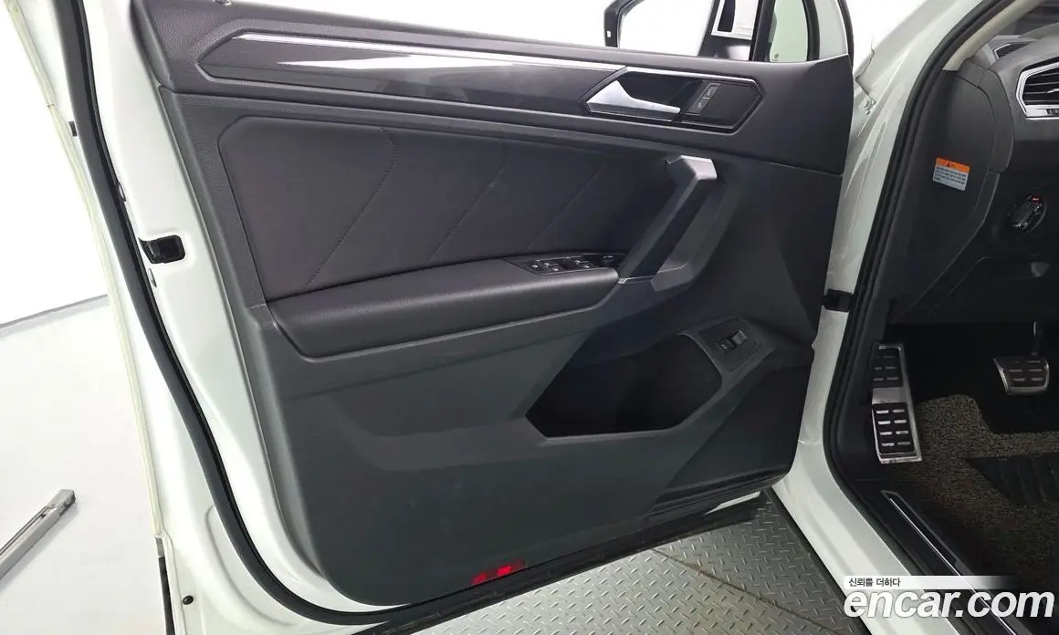 Volkswagen Tiguan 2018 2.0 автомат (гидро), фото 14