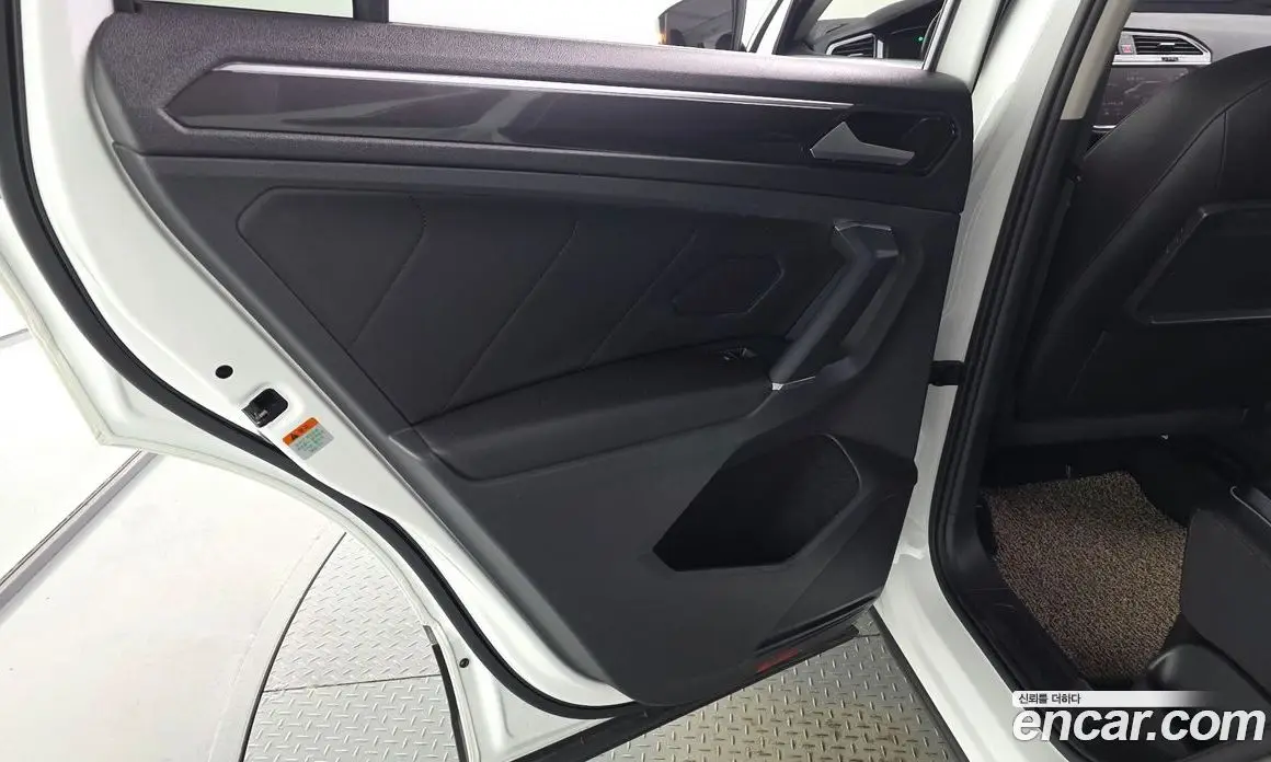 Volkswagen Tiguan 2018 2.0 автомат (гидро), фото 15
