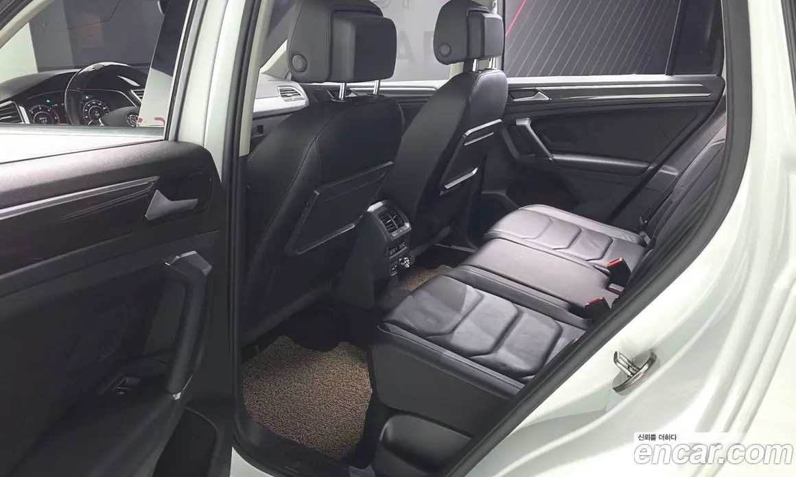 Volkswagen Tiguan 2018 2.0 автомат (гидро), фото 16