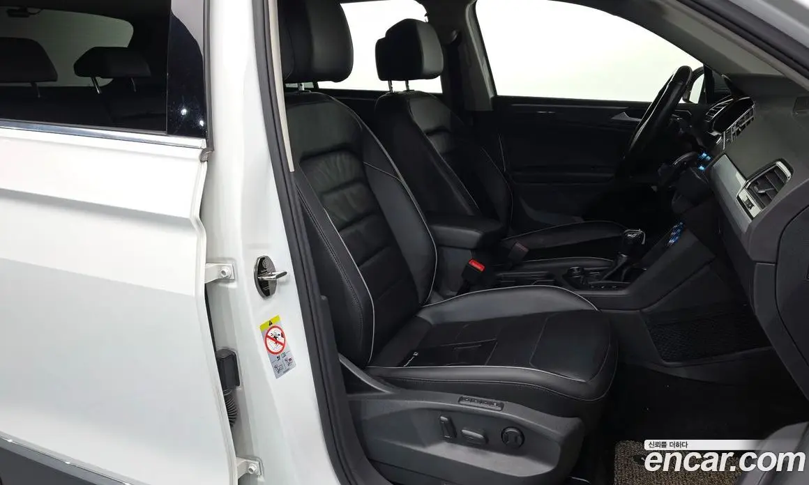 Volkswagen Tiguan 2018 2.0 автомат (гидро), фото 17