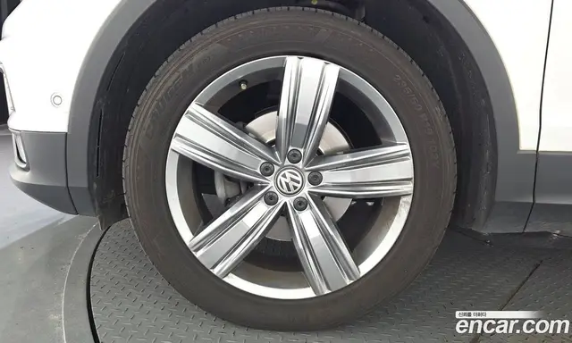 Volkswagen Tiguan 2018 2.0 автомат (гидро), миниатюра 5
