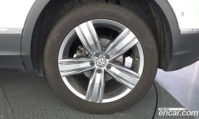 Volkswagen Tiguan 2018 2.0 автомат (гидро), миниатюра 7