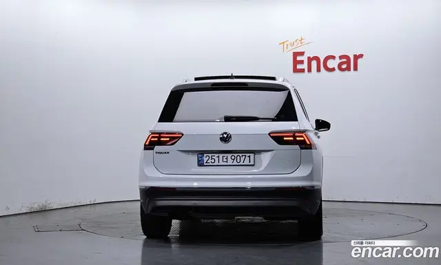 Volkswagen Tiguan 2020 2.0 автомат (гидро), миниатюра 4 Volkswagen Tiguan 2020 2.0 автомат (гидро), миниатюра 4