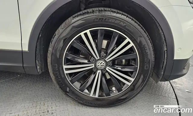 Volkswagen Tiguan 2020 2.0 автомат (гидро), миниатюра 5 Volkswagen Tiguan 2020 2.0 автомат (гидро), миниатюра 5