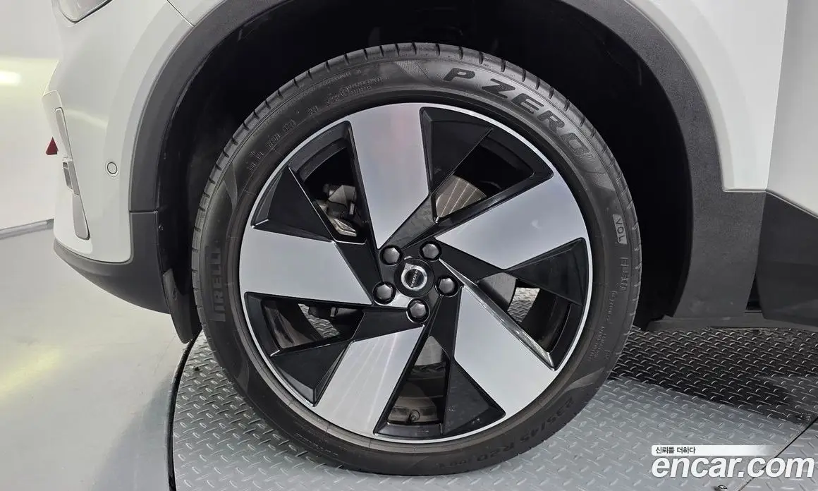 Volvo C40 2022 0.2 автомат (гидро), фото 4 Volvo C40 2022 0.2 автомат (гидро), фото 4