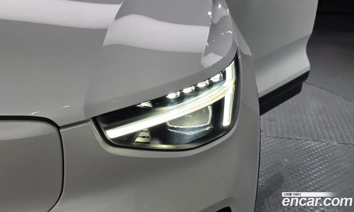 Volvo C40 2022 0.2 автомат (гидро), фото 7 Volvo C40 2022 0.2 автомат (гидро), фото 7