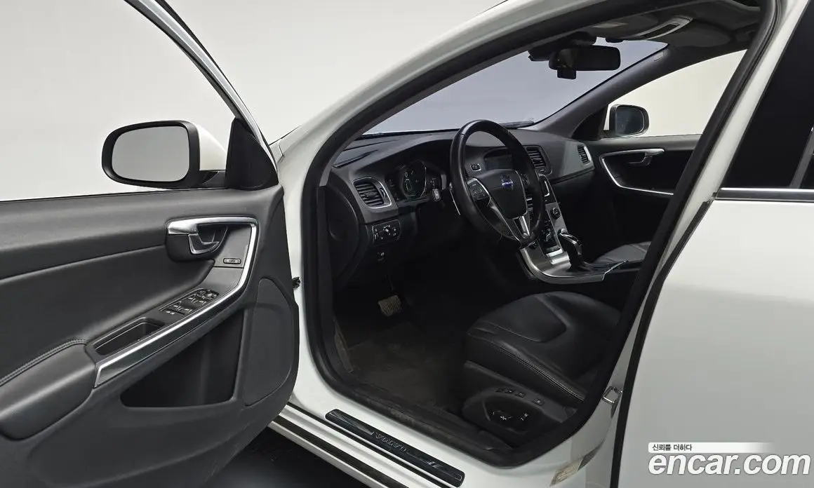 Volvo S60 2014 1.6 автомат (гидро), фото 12 Volvo S60 2014 1.6 автомат (гидро), фото 12