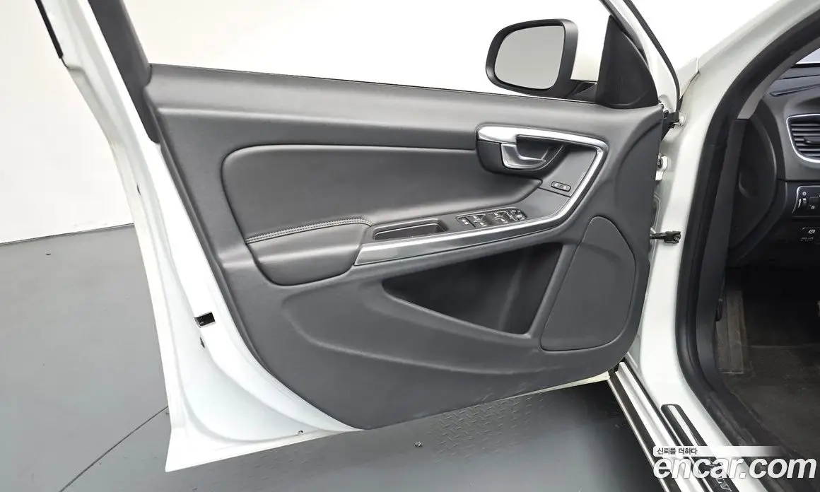 Volvo S60 2014 1.6 автомат (гидро), фото 13 Volvo S60 2014 1.6 автомат (гидро), фото 13