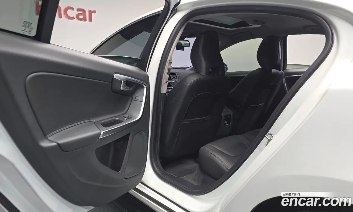 Volvo S60 2014 1.6 автомат (гидро), фото 15 Volvo S60 2014 1.6 автомат (гидро), фото 15