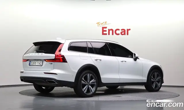 Volvo V60 2019 2.0 автомат (гидро), миниатюра 2 Volvo V60 2019 2.0 автомат (гидро), миниатюра 2