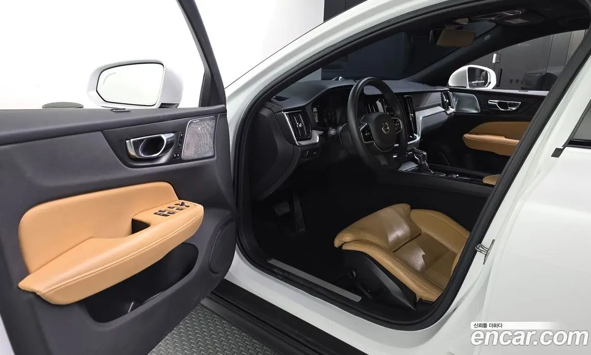Volvo V60 2019 2.0 автомат (гидро), фото 13 Volvo V60 2019 2.0 автомат (гидро), фото 13