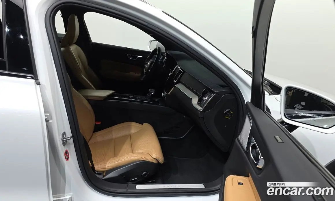 Volvo V60 2019 2.0 автомат (гидро), фото 17 Volvo V60 2019 2.0 автомат (гидро), фото 17