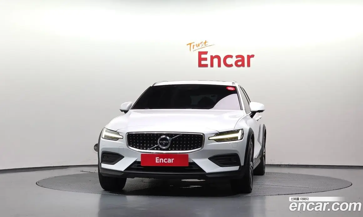 Volvo V60 2019 2.0 автомат (гидро), фото 3 Volvo V60 2019 2.0 автомат (гидро), фото 3