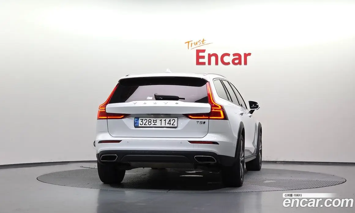 Volvo V60 2019 2.0 автомат (гидро), фото 4 Volvo V60 2019 2.0 автомат (гидро), фото 4