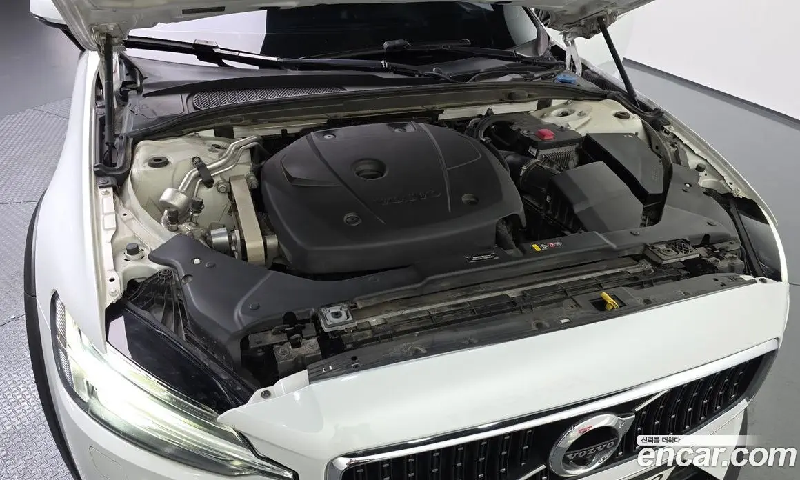 Volvo V60 2019 2.0 автомат (гидро), фото 6 Volvo V60 2019 2.0 автомат (гидро), фото 6
