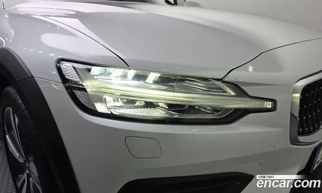 Volvo V60 2019 2.0 автомат (гидро), миниатюра 8 Volvo V60 2019 2.0 автомат (гидро), миниатюра 8