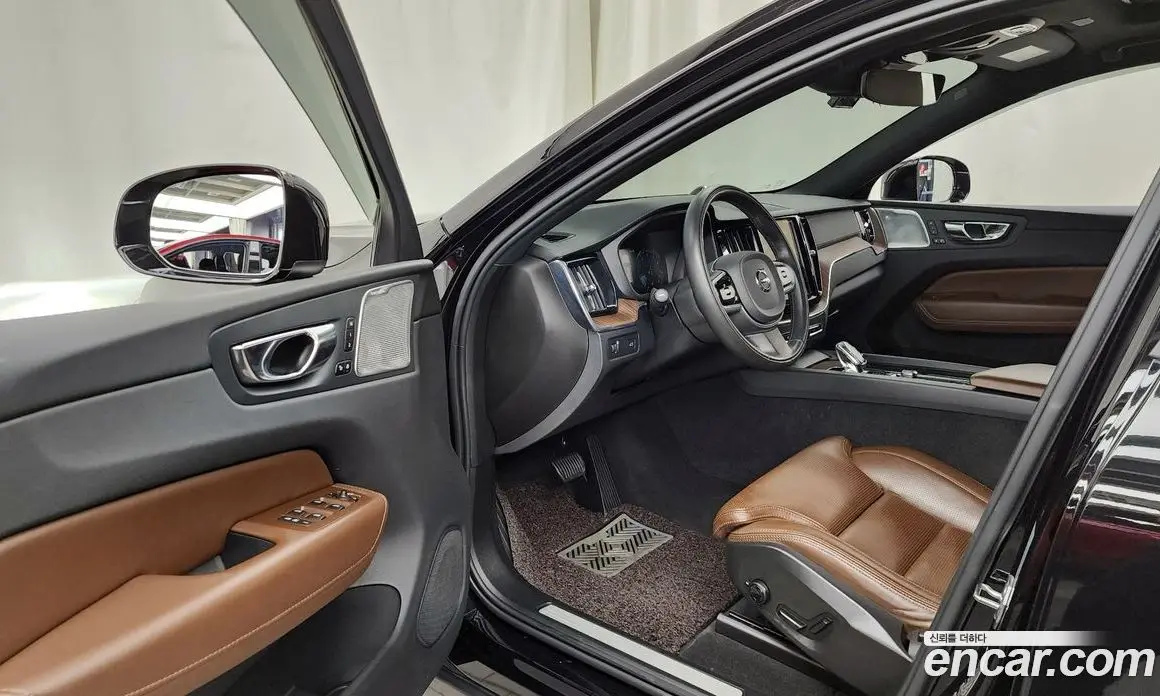 Volvo XC60 2021 2.0 автомат (гидро), фото 12