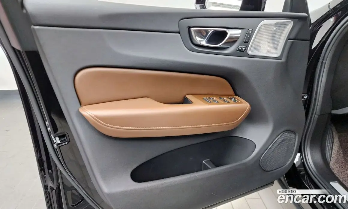 Volvo XC60 2021 2.0 автомат (гидро), фото 13