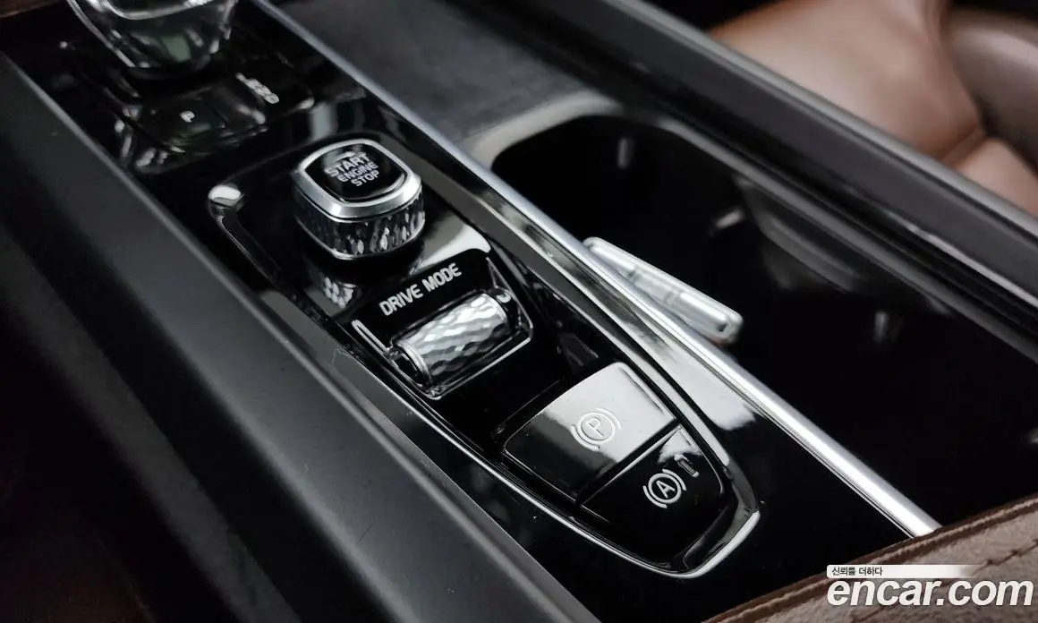 Volvo XC60 2021 2.0 автомат (гидро), фото 15